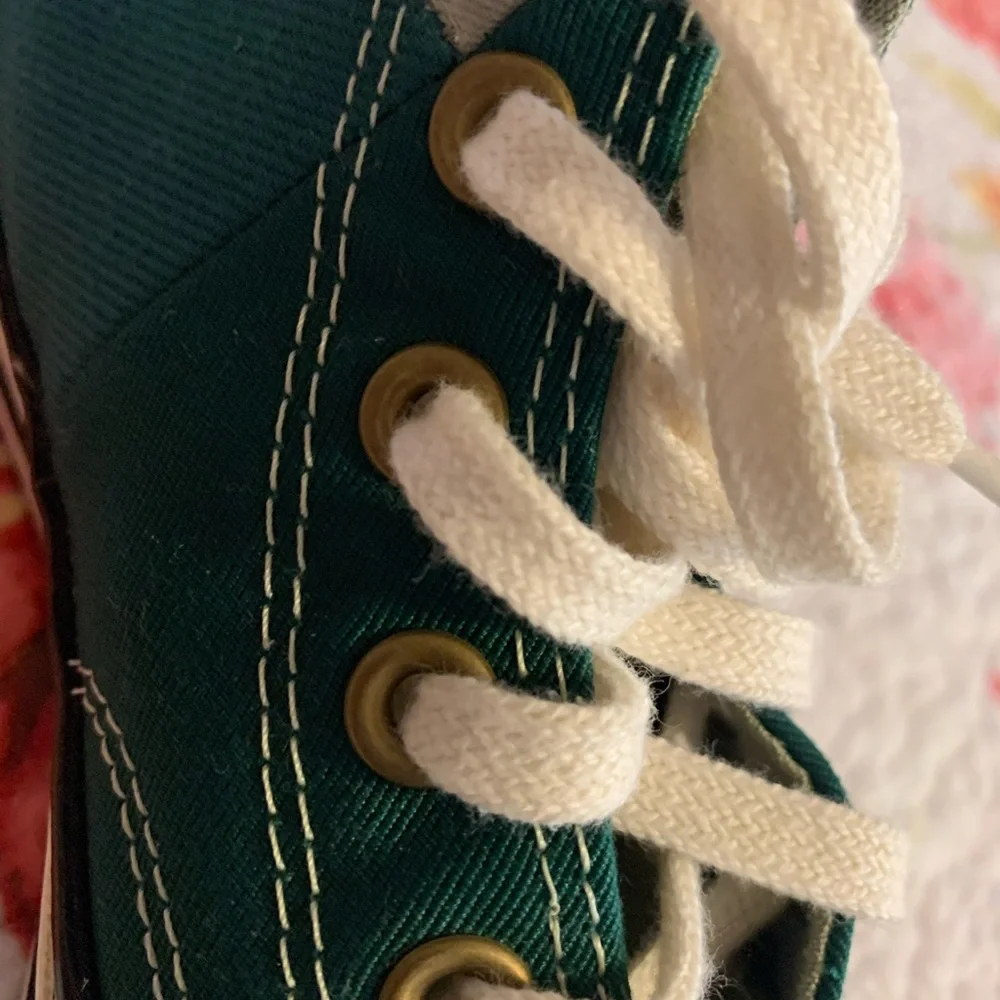 Converse Green Sneakers - Picture 5 of 10